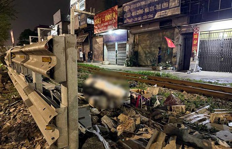 Đi xe máy qua lối ngang tự mở, người đàn ông bị tàu hỏa tông tử vong