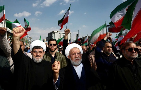 Ông Donald Trump nói "tổng thống chế độ mới" của Iran đề nghị ngừng bắn