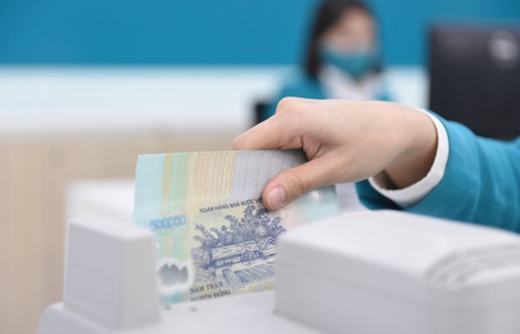 Một loạt ngân hàng giảm lãi suất tiền gửi ngay sau cuộc họp với Thống đốc Phạm Đức Ấn