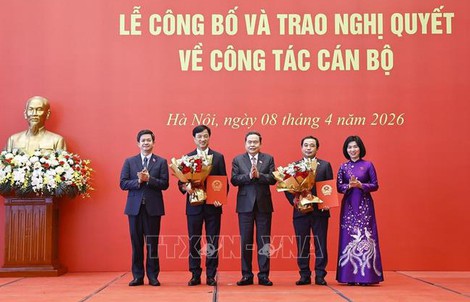 Chuyển sinh hoạt Đoàn đại biểu Quốc hội với Bí thư Thành ủy Hà Nội và Trưởng ban Tổ chức Trung ương