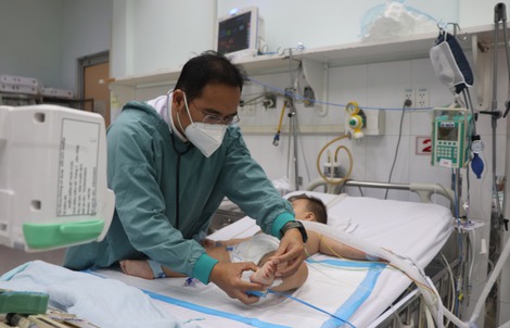 Trẻ nguy kịch vì mắc bệnh tay chân miệng không triệu chứng