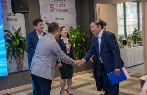 Cú bắt tay mới của YeaH1 và gói cước "đu idol"