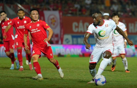 Đoàn quân HLV Lê Huỳnh Đức tiếp tục thảm bại khi xa nhà