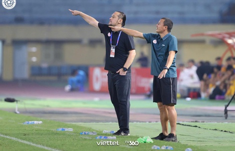HLV Velizar Popov và “duyên nợ” với trọng tài V-League