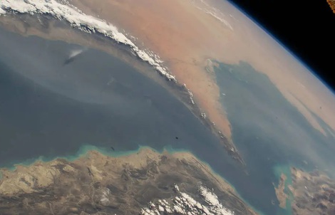 Điểm nóng xung đột ngày 12-4: Tàu chiến Mỹ đi qua eo biển Hormuz