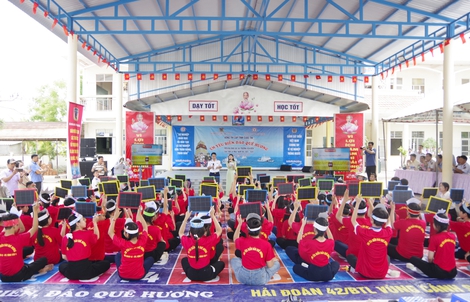 Vun đắp tình yêu biển đảo quê hương 