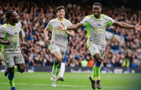 Man City đại thắng Chelsea, thổi bùng cuộc đua vô địch