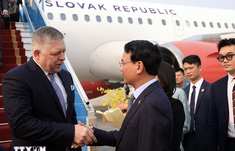 Thủ tướng Slovakia đến Hà Nội, bắt đầu thăm chính thức Việt Nam
