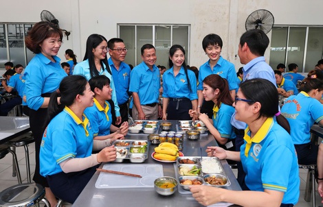 Công ty Nước giải khát Yến sào Khánh Hòa dành 46 tỉ đồng phúc lợi cho người lao động