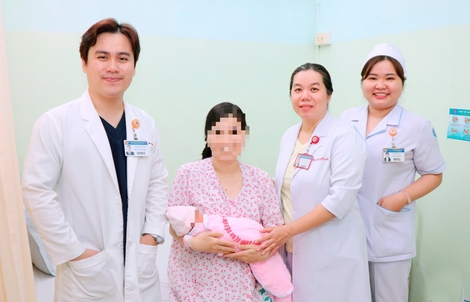 Ba lần lên bàn mổ u xơ tử cung, sản phụ vượt “cửa tử” giữ con