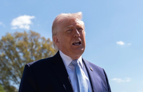 Nóng: Ông Donald Trump ra lệnh Hải quân Mỹ phong tỏa eo biển Hormuz