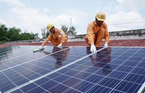 Lắp điện mặt trời mái nhà "tự dùng" có đấu nối từ 25-5: Không báo bị phạt thế nào?