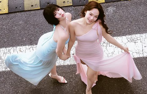 Minh Hằng "đọ dáng" Ngọc Trinh, "Chị chị em em 2" hội ngộ