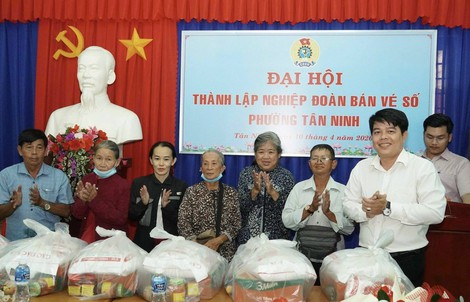 Lá chắn bảo vệ lao động yếu thế