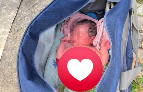 Phát hiện bé sơ sinh còn nguyên dây rốn bị bỏ trong túi xách ở TPHCM