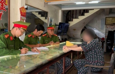 Chủ doanh nghiệp thoát bẫy lừa đảo nhờ sự tinh ý của thượng úy công an