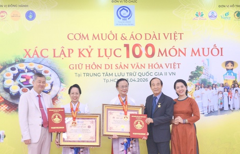 100 món muối độc đáo cùng áo dài Việt được vinh danh