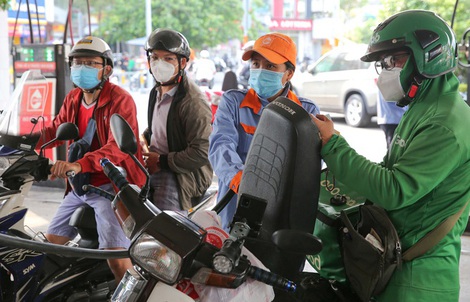 Giá xăng dầu tiếp tục giảm, dầu diesel giảm 1.159 đồng/lít