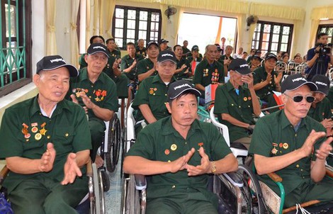 Thủ tướng Chính phủ yêu cầu các Chủ tịch tỉnh trực tiếp thăm hỏi, tặng quà thương bệnh binh dịp 30-4