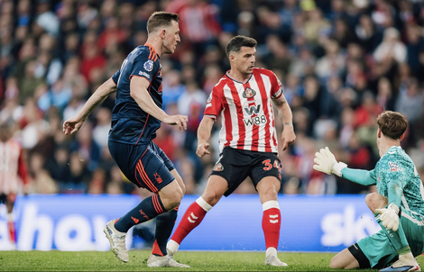 Nottingham Forest thắng tưng bừng, West Ham và Tottenham âu lo vé trụ hạng