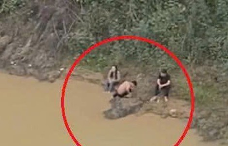 VIDEO: Hai nam sinh lao xuống sông cứu nữ sinh lớp 11 nhảy cầu