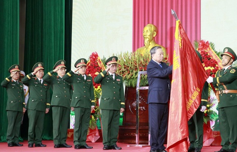 Tổng Bí thư, Chủ tịch nước Tô Lâm trao danh hiệu Anh hùng Lực lượng Vũ trang nhân dân cho Quân khu 5