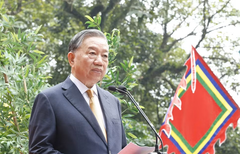 Tổng Bí thư, Chủ tịch nước Tô Lâm dâng hương tưởng niệm các Vua Hùng tại Phú Thọ