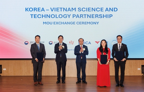 Trường ĐH Quang Trung đẩy mạnh hợp tác quốc tế: bước tiến trong lĩnh vực công nghệ lượng tử