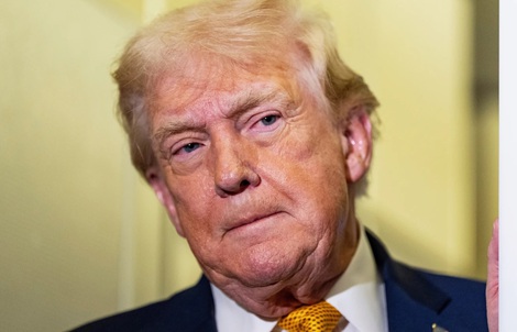 Ông Donald Trump bất ngờ tiết lộ "Iran đang sụp đổ" và muốn mở lại Hormuz ngay