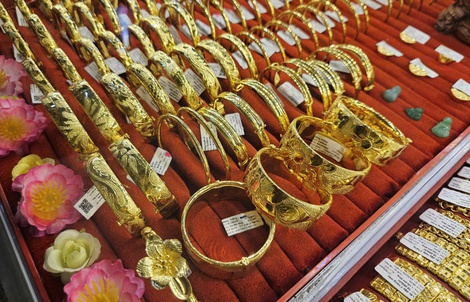 Giá vàng trong nước liên tục sụt giảm, vẫn cao hơn thế giới gần 20 triệu đồng/lượng