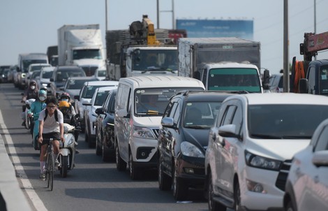 Thông tin nổi bật TPHCM ngày 29-4: đồng loạt khởi công nhiều "siêu" dự án; cửa ngõ phía Tây ùn ứ