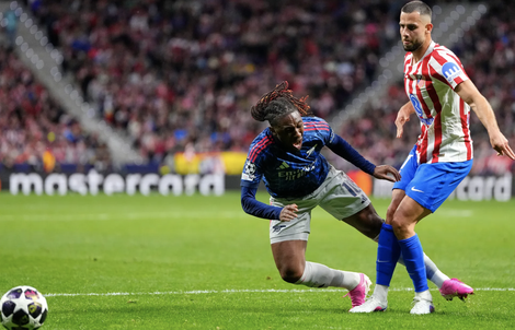 VAR gây tranh cãi, Arsenal bị xử ép trắng trợn trước Atletico Madrid