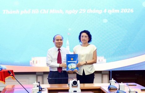 TPHCM: trao quyết định thôi việc theo nguyện vọng cho 2 Phó Giám đốc Sở