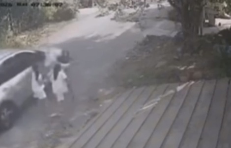 Clip ô tô lao nhanh tông người phụ nữ ở TPHCM