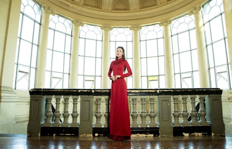 Tô Diệp Hà khoe nhan sắc rạng rỡ trong tà áo dài, hào hứng đón đại lễ 30-4 