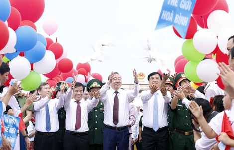 Tổng Bí thư, Chủ tịch nước Tô Lâm dự Lễ Thượng cờ Thống nhất non sông ở Quảng Trị