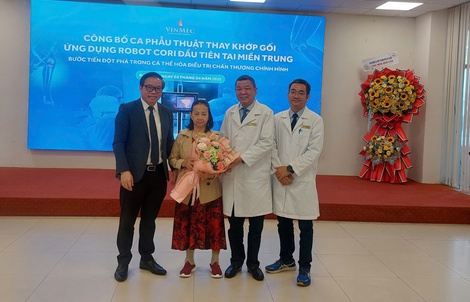 Lần đầu tại miền Trung: Thay khớp gối bằng robot, bệnh nhân tập đi ngay sau mổ