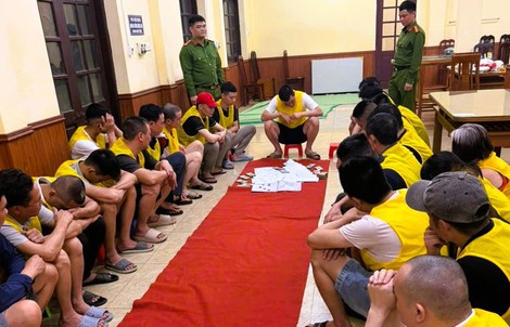 Đột kích nhà người phụ nữ, bắt quả tang 25 người đang chơi xóc đĩa