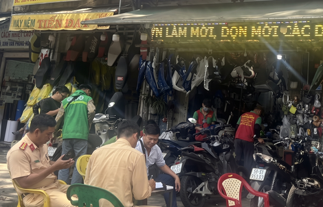 CSGT TPHCM đẩy mạnh kiểm tra tiệm sửa xe