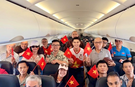 Sắc đỏ Vietjet lan tỏa niềm tự hào Việt Nam trên độ cao 10.000 m
