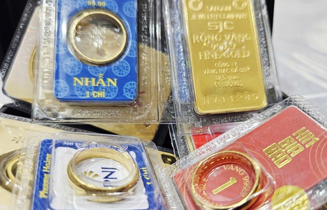 Giá vàng hôm nay 4-4: Bất ngờ mức chênh lệch với giá vàng thế giới