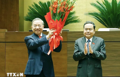 Tổng Bí thư, Chủ tịch nước Lào chúc mừng Tổng Bí thư, Chủ tịch nước Tô Lâm