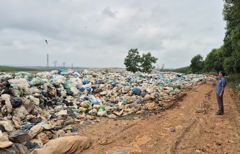 Quá tải bãi rác giáp ranh