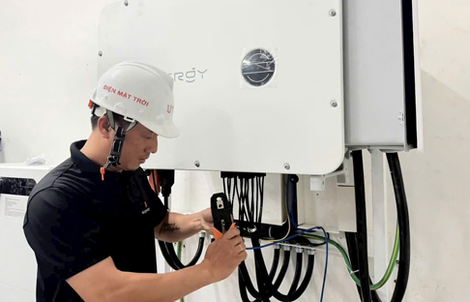 Lắp điện mặt trời kèm pin: Cần được hỗ trợ