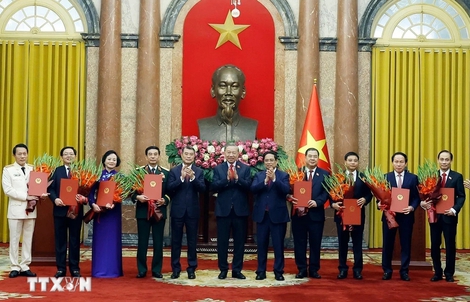 Tổng Bí thư, Chủ tịch nước Tô Lâm trao Quyết định bổ nhiệm các thành viên Chính phủ