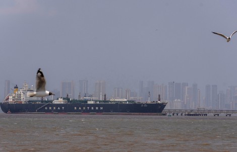 Lạc quan thận trọng về eo biển Hormuz