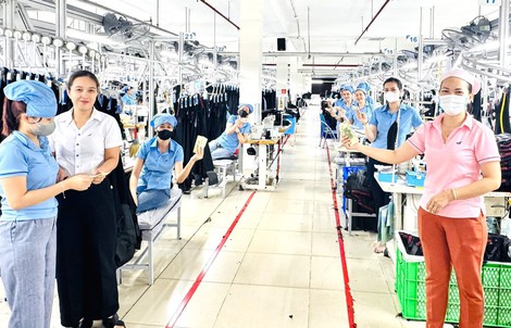 Một công ty ở Đà Nẵng chi hơn 2 tỉ đồng hỗ trợ tiền xăng cho công nhân