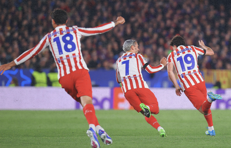 Barcelona thua sốc sân nhà, Atletico Madrid mơ vé bán kết Champions League