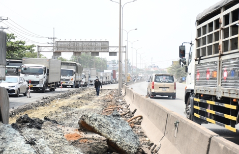 Hình ảnh sửa chữa Quốc lộ 51 xuống cấp nghiêm trọng