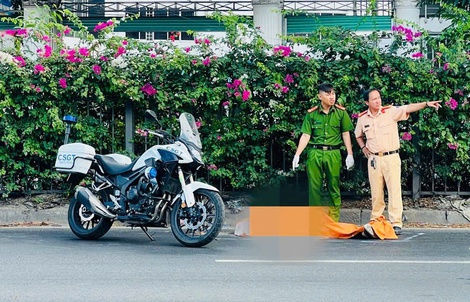 Tìm thân nhân người đàn ông ngã xe giữa đường, quay lại làn ô tô rồi tử vong